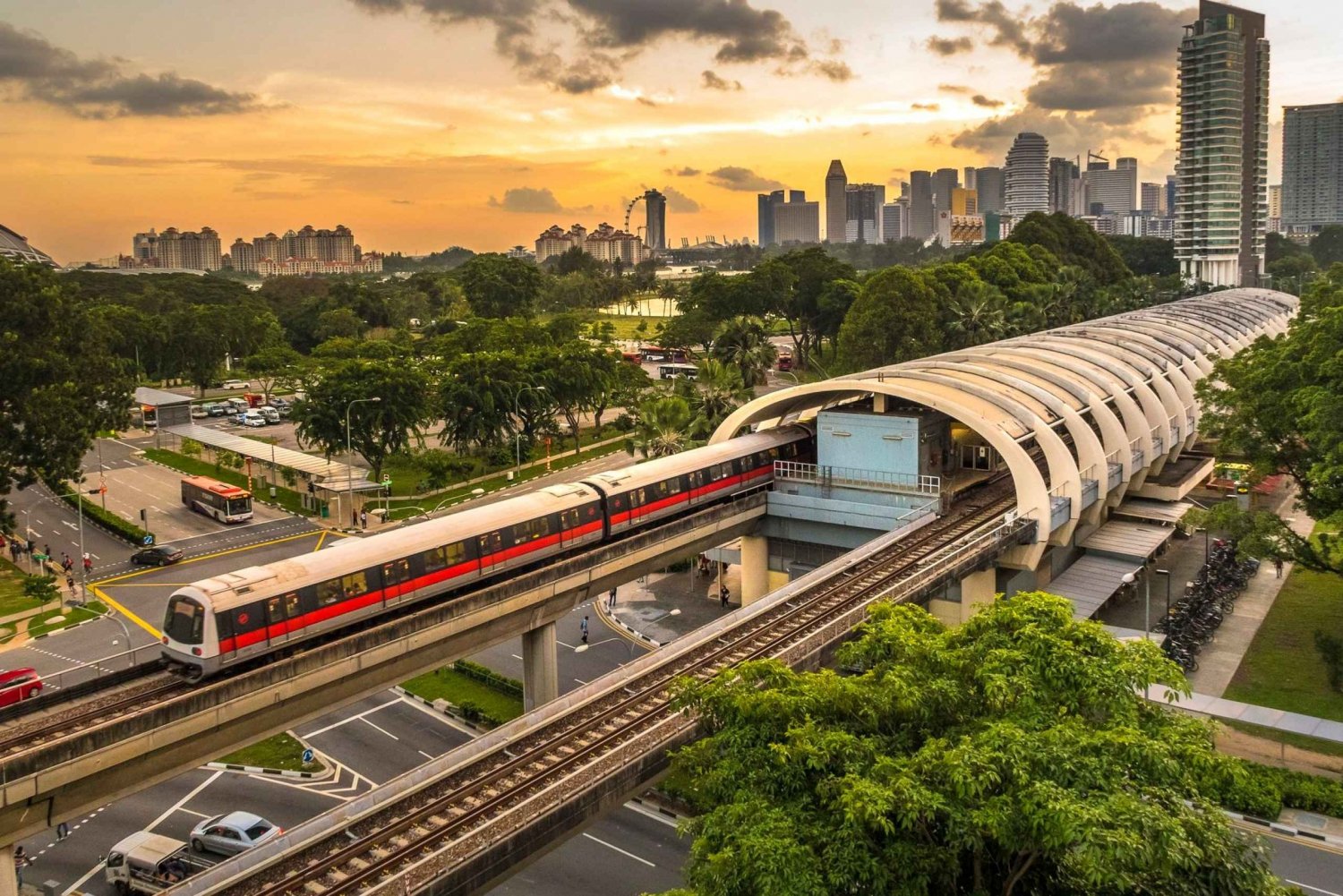 Singapore: Guided Public Transport Tour & Local Culture