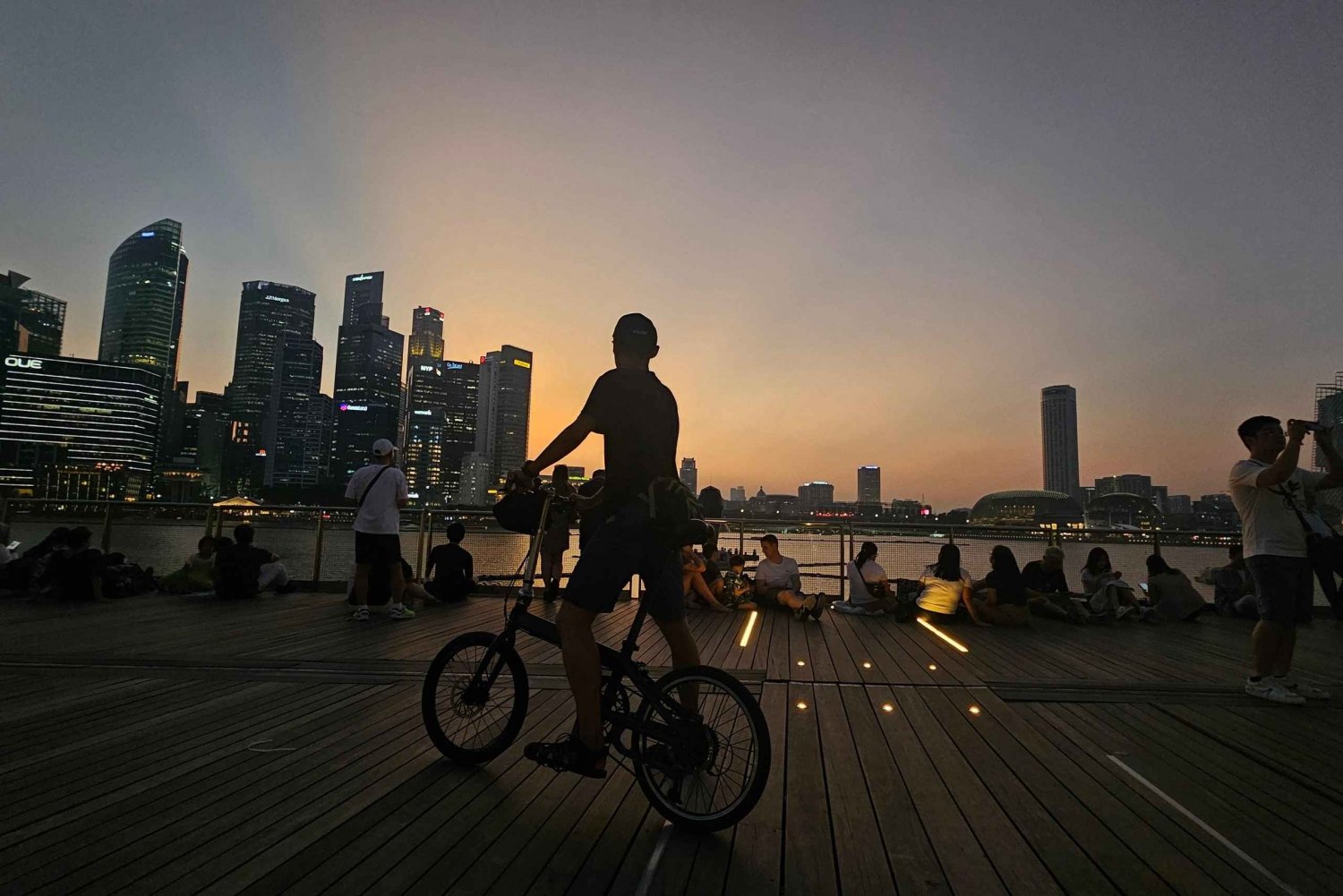 Singapore: Light to Night Bike Tour