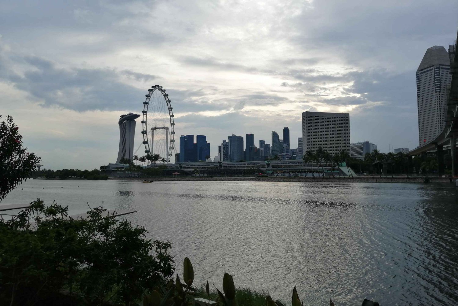 Singapore: Modern Marvels Cycling and Walking Tour