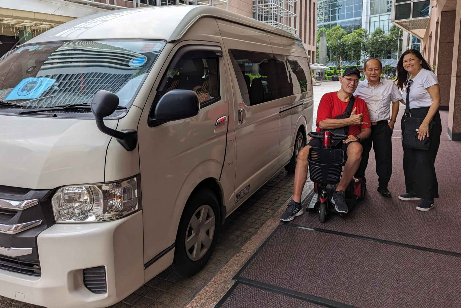Singapore in Comfort: Private Minivan Tour Tailored for You