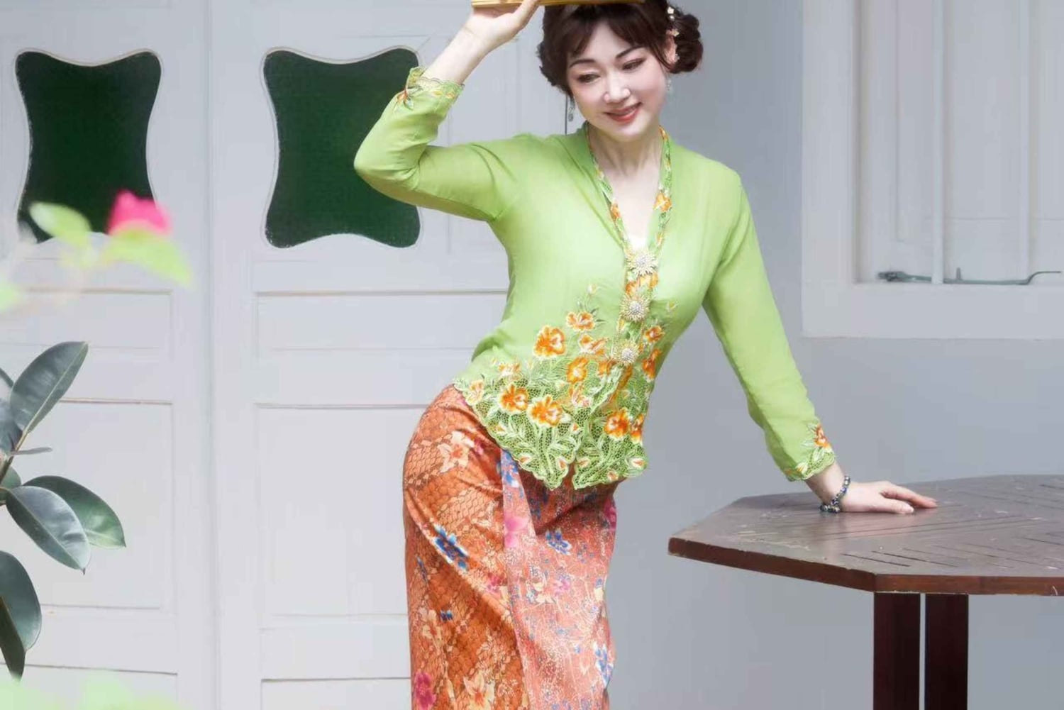 Prøve av tradisjonelle kostymer fra Singapore: Peranakan Nyonya, Hanfu