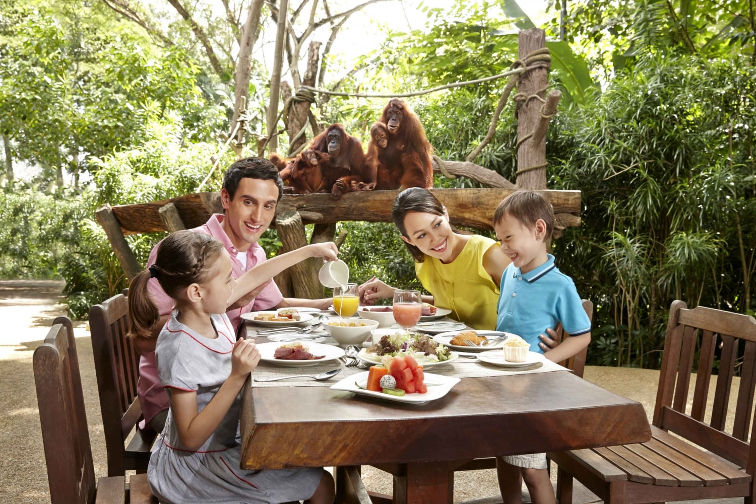 Singapore Zoo Jungle Breakfast with Wildlife & Entry Ticket in