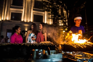 Singapore: Guided Hawker Culture & Street Food Tour at Night