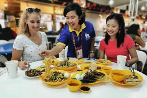 Singapore: Guided Hawker Culture & Street Food Tour at Night