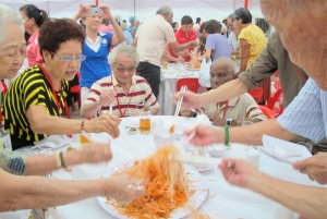 Happy Tossing during Chinese New Year