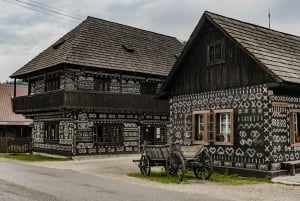 Bratislava: Čičmany, Palazzo di Bojnice e tour di un giorno sui Tatra alti