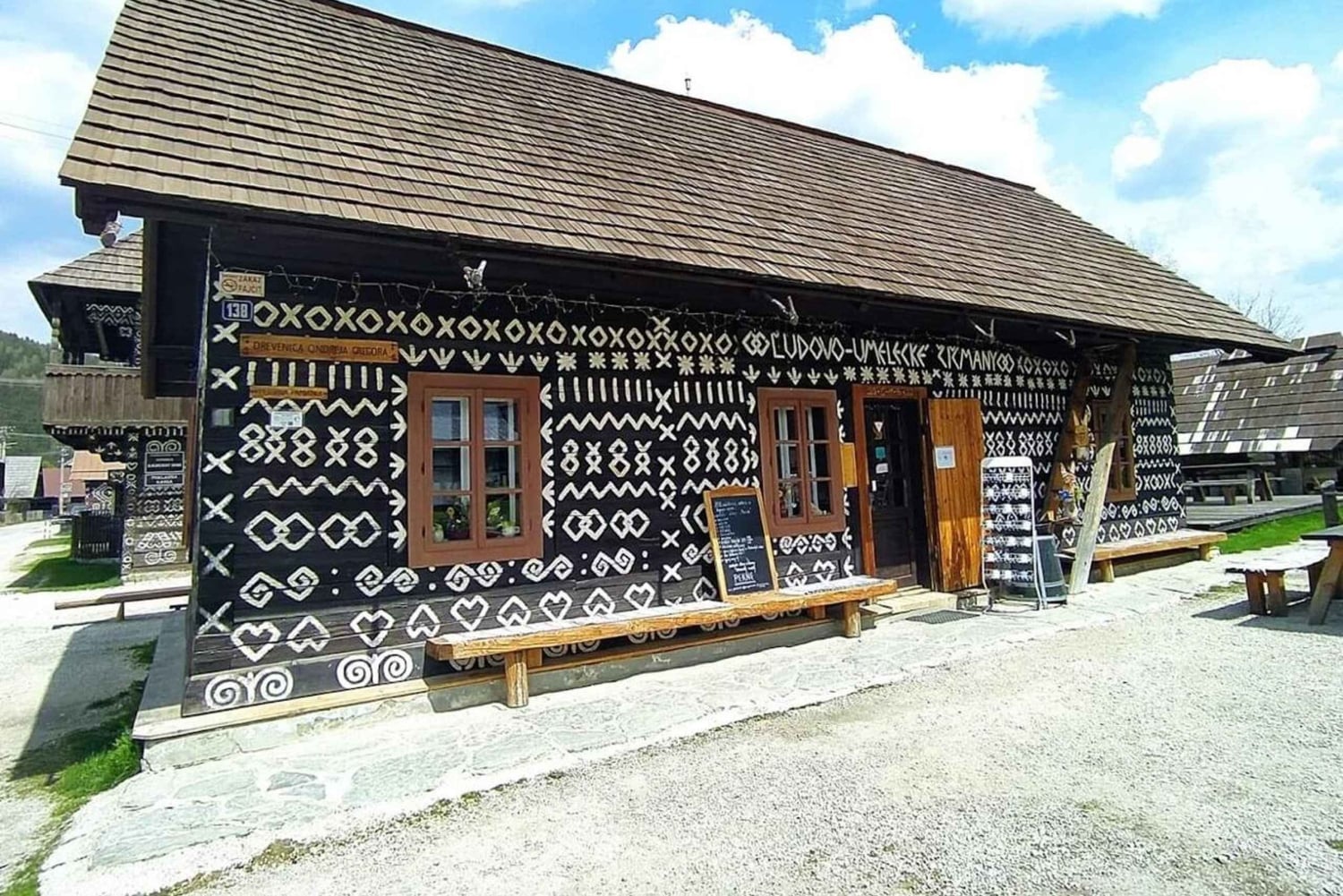 Bratislava: Cicmany, Aphrodite-kylpylä, Zilina päiväkierros