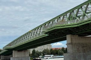 Bratislava: ciudad, cortina de hierro y búnker en tour en bicicleta eléctrica
