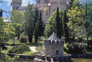 Bratislava (dagstur): Bojnice Slot, Čičmany, Aphrodite Spa