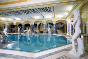 Bratislava (dagstur): Bojnice Slot, Čičmany, Aphrodite Spa
