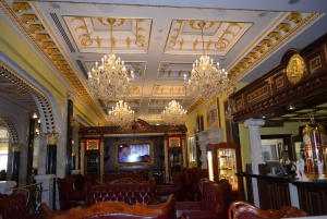 Bratislava (dagstur): Bojnice Slot, Čičmany, Aphrodite Spa