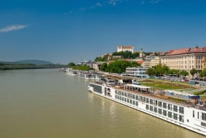 Bratislava: Risteily - Devínin linna meno-paluu