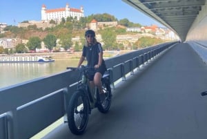 Bratislava : ville, rideau de fer et bunker en vélo électrique