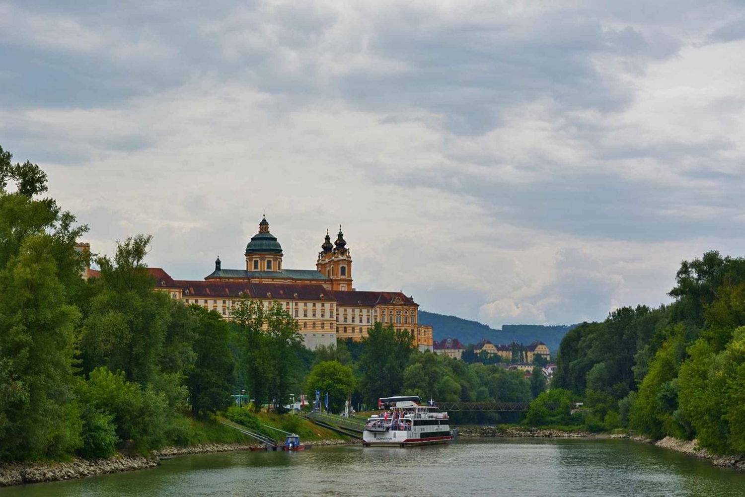 Bratislava: Melk-klosteret, Graz og Wörthersee – dagstur med van