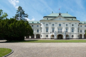 Bratislava: Private City Highlights Tour med bil