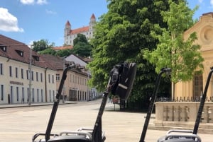 Bratislava: Tour in Segway sul lungofiume, al castello o in tutta la città