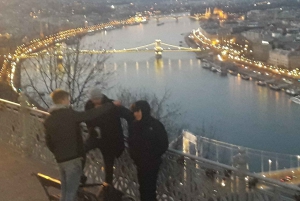 Budapest: Evening Castle Hill Tour with Fishermen's Bastion