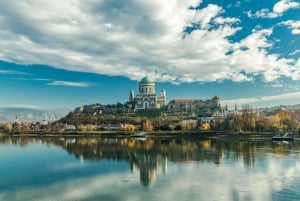 Budapest: Private Transfer to Vienna with Stops + tickets