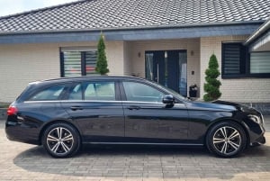 Budapest: Private Transfer to Vienna with Stops + tickets