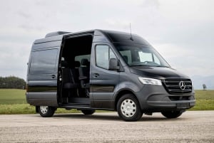 Budapest: Private Transfer to Vienna with Stops + tickets