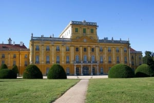 Budapest: Private Transfer to Vienna with Stops + tickets