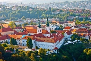 Budapest: Transfer till Prag med 2 timmars sightseeing
