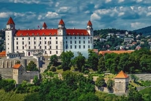 Châteaux, Čičmany et Bratislava