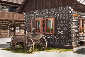 Vanuit Bratislava: Kasteel Bojnice & Čičmany (Dagtocht)