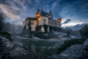 Vanuit Bratislava: Kasteel Bojnice & Čičmany (Dagtocht)