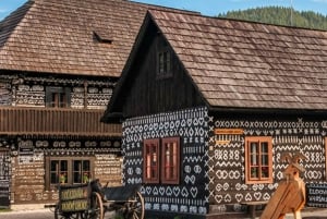 Vanuit Bratislava: Kasteel Bojnice & Čičmany (Dagtocht)