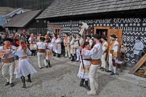 Vanuit Bratislava: Kasteel Bojnice & Čičmany (Dagtocht)