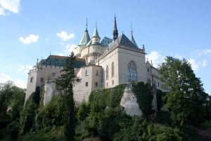 Vanuit Bratislava: Kasteel Bojnice & Čičmany (Dagtocht)