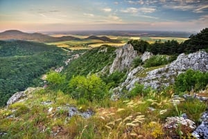 Vanuit Bratislava: rondleiding van een dag langs kastelen, natuur en cultuur