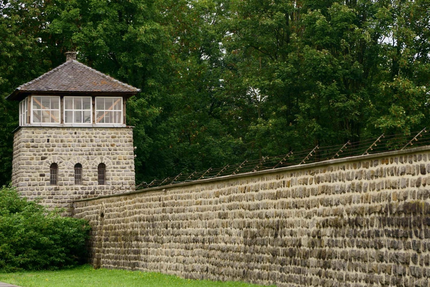 Bratislavasta: Opastettu päiväkierros Mauthausenin muistomerkille