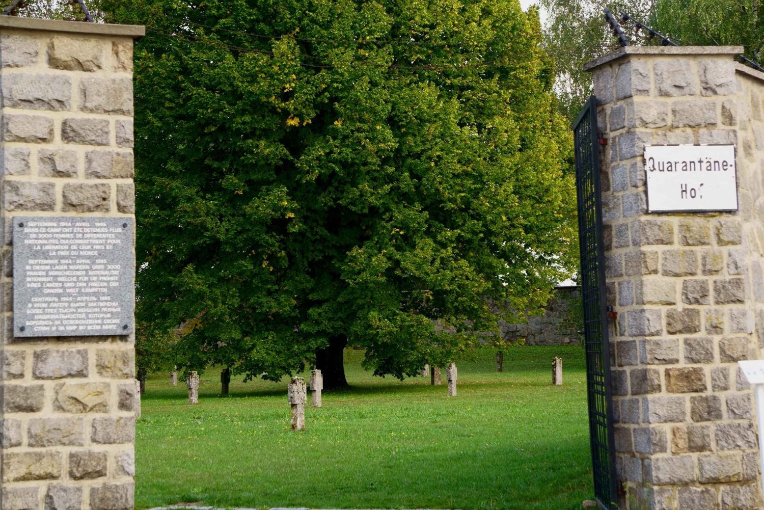 Bratislavasta: Opastettu päiväkierros Mauthausenin muistomerkille