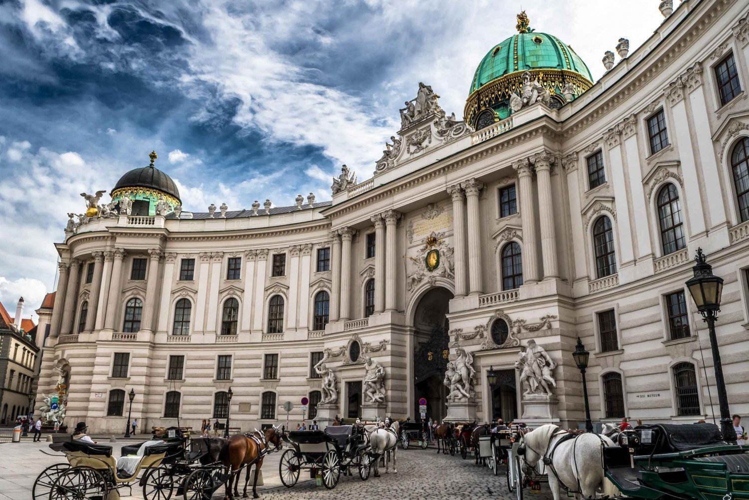 ab Budapest: Ganztägige private Tagestour nach Wien & Bratislava