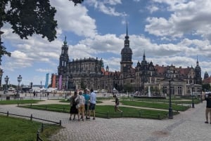 Da Praga: tour privato della Repubblica Ceca con autista-guida locale