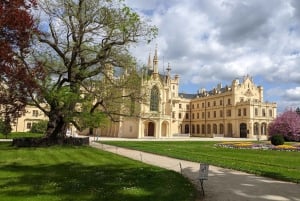 Da Praga: tour privato della Repubblica Ceca con autista-guida locale