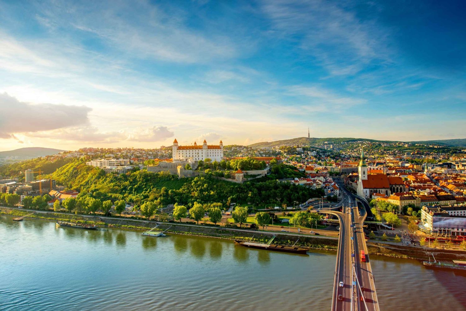 From Vienna: Bratislava Guided walk with a photographer