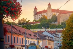 Wienistä: Budapestin ja Bratislavan päiväretki oppaan kanssa
