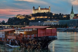 Från Wien: Guidad tur med fotografering i Budapest och Bratislava