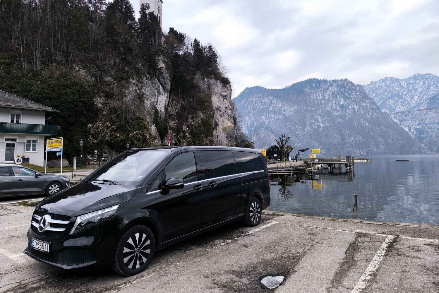Luxury Van Tour: Salzburg, Hallstatt & More for Your Group