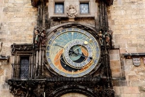 Prague: Full-Day Sightseeing Tour with Cruise and Lunch