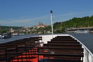 Prague: Full-Day Sightseeing Tour with Cruise and Lunch