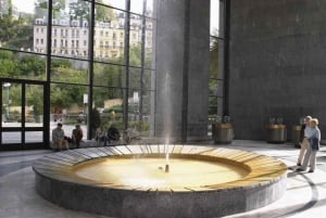 Prague: Karlovy Vary Tour with Lunch and Moser Museum Visit