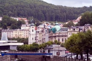 Prague: Karlovy Vary Tour with Lunch and Moser Museum Visit