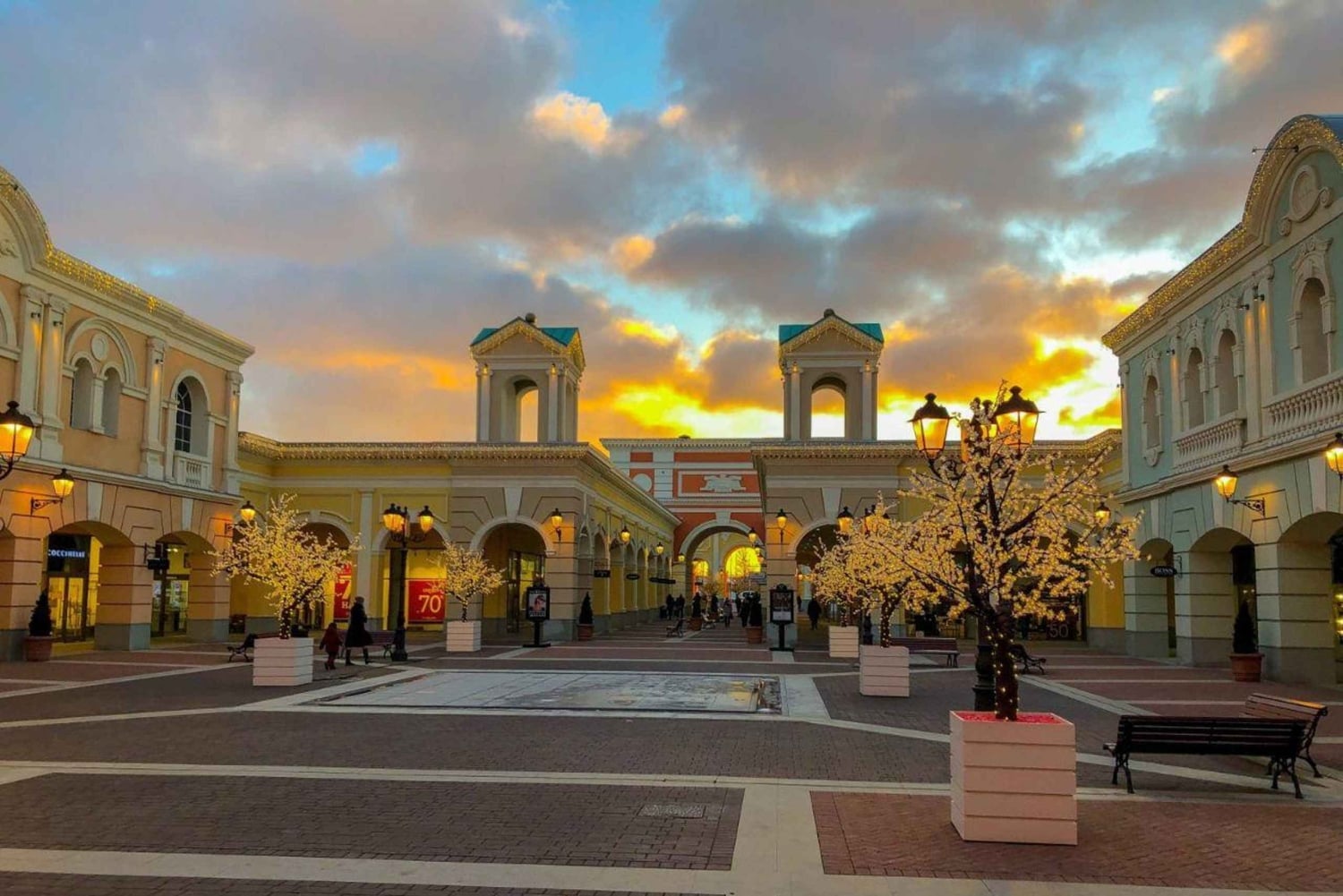 Vienna: Parndorf Designer Outlet & Bratislava Day Trip