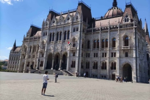 Vienna to Bratislava & Budapest Private Minivan Tour