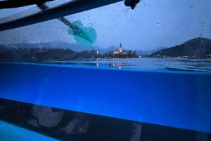 Bled: Tour guidato in un kayak trasparente