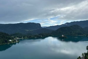 Bled: visita guiada a pie por el lago de Bled con tarta de crema